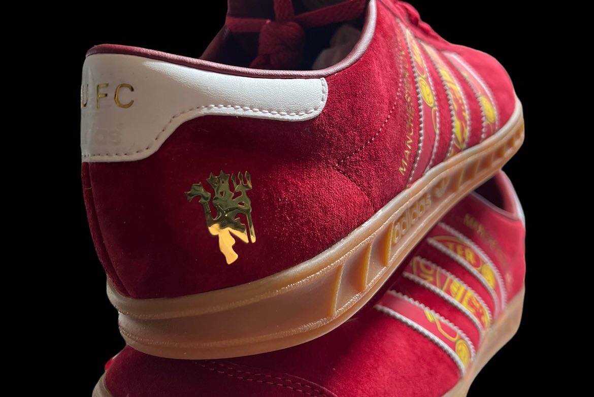 Manchester United Adidas Customs. - bluebeecustoms
