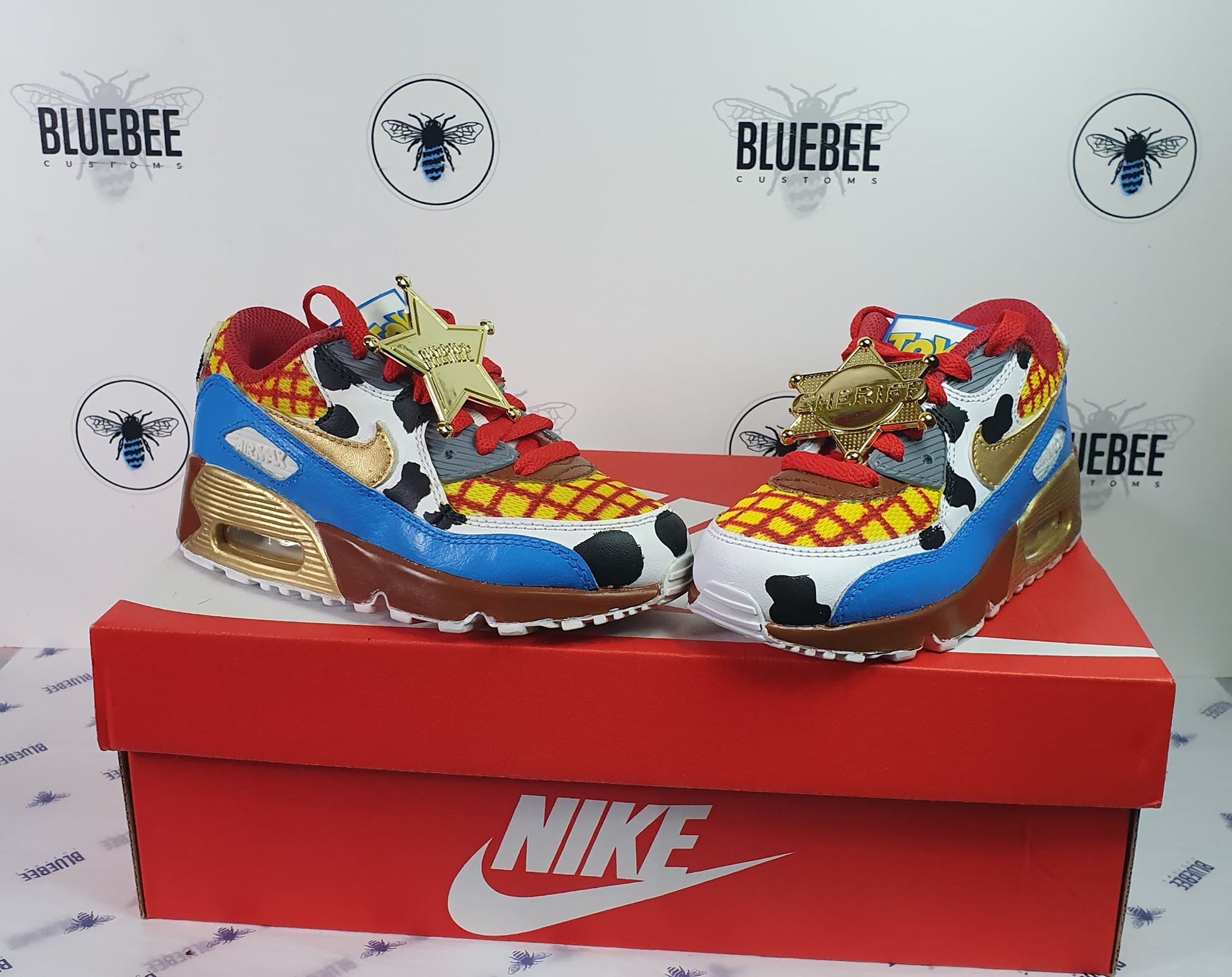Custom  Air Max Toy Story Woody. - bluebeecustoms