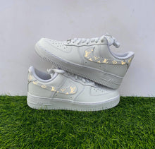 Load image into Gallery viewer, Custom Air Force 1 reflective - bluebeecustoms